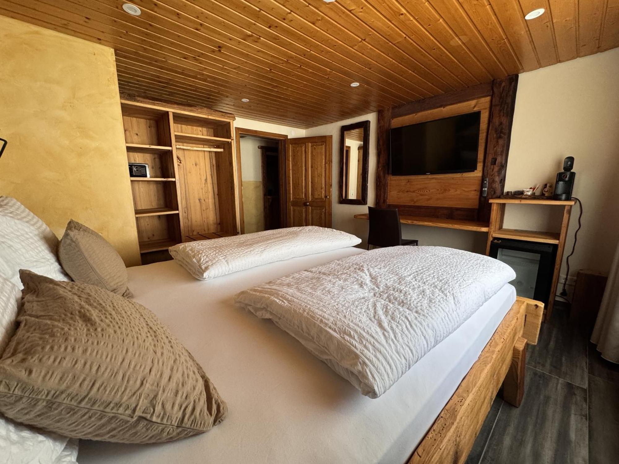 Black Forest Hotel تودتناو الغرفة الصورة