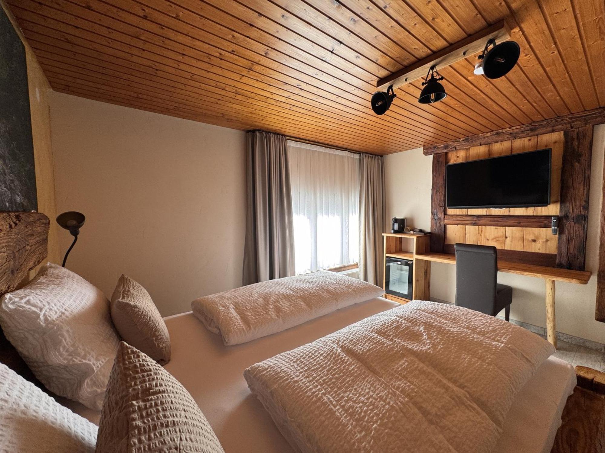 Black Forest Hotel تودتناو الغرفة الصورة