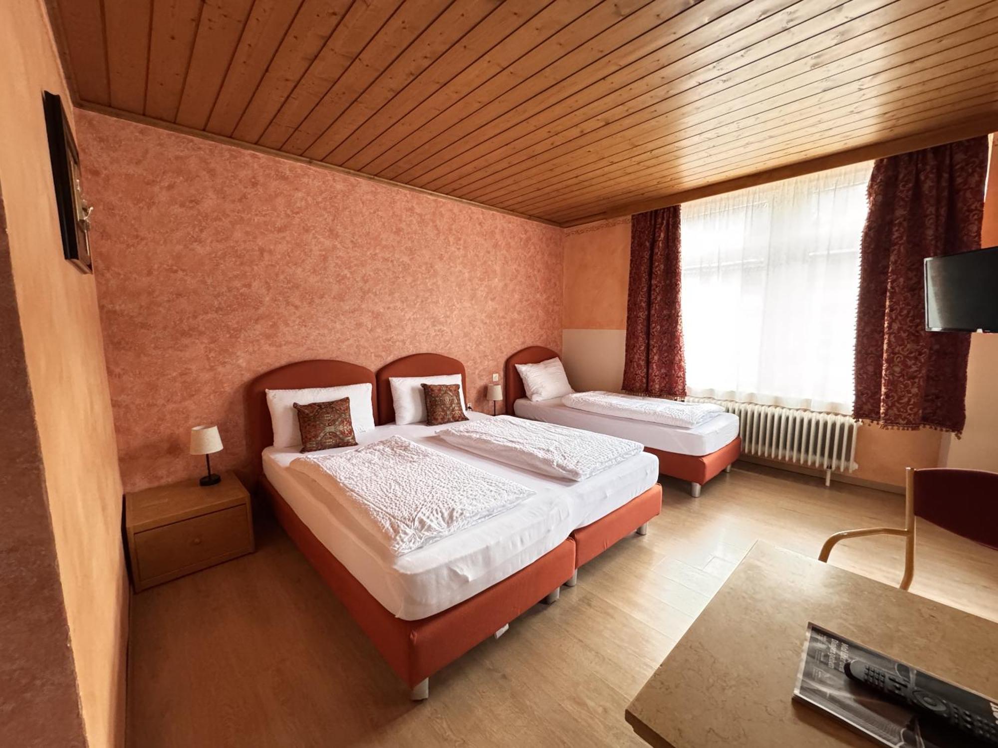 Black Forest Hotel تودتناو الغرفة الصورة