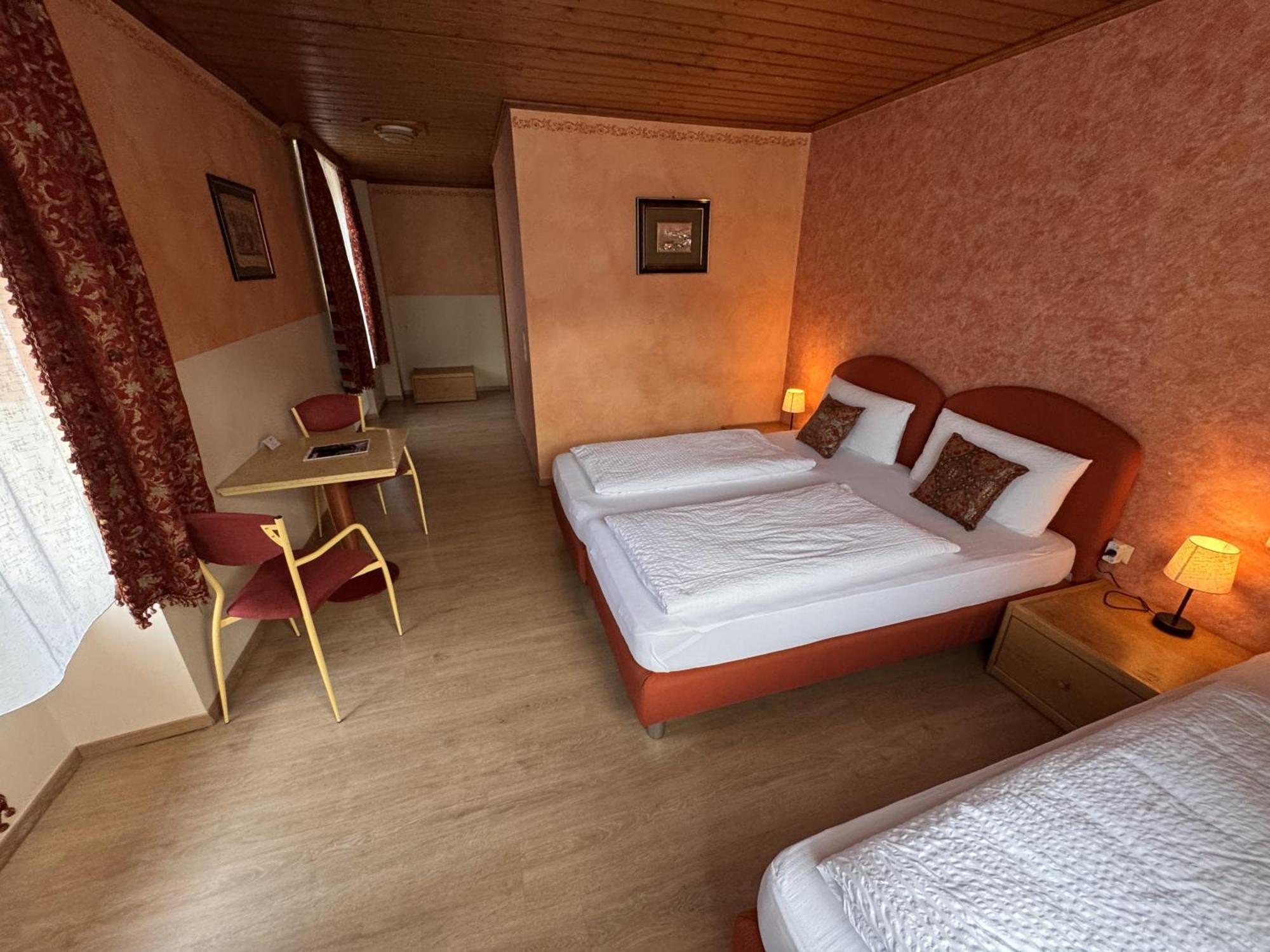 Black Forest Hotel تودتناو الغرفة الصورة